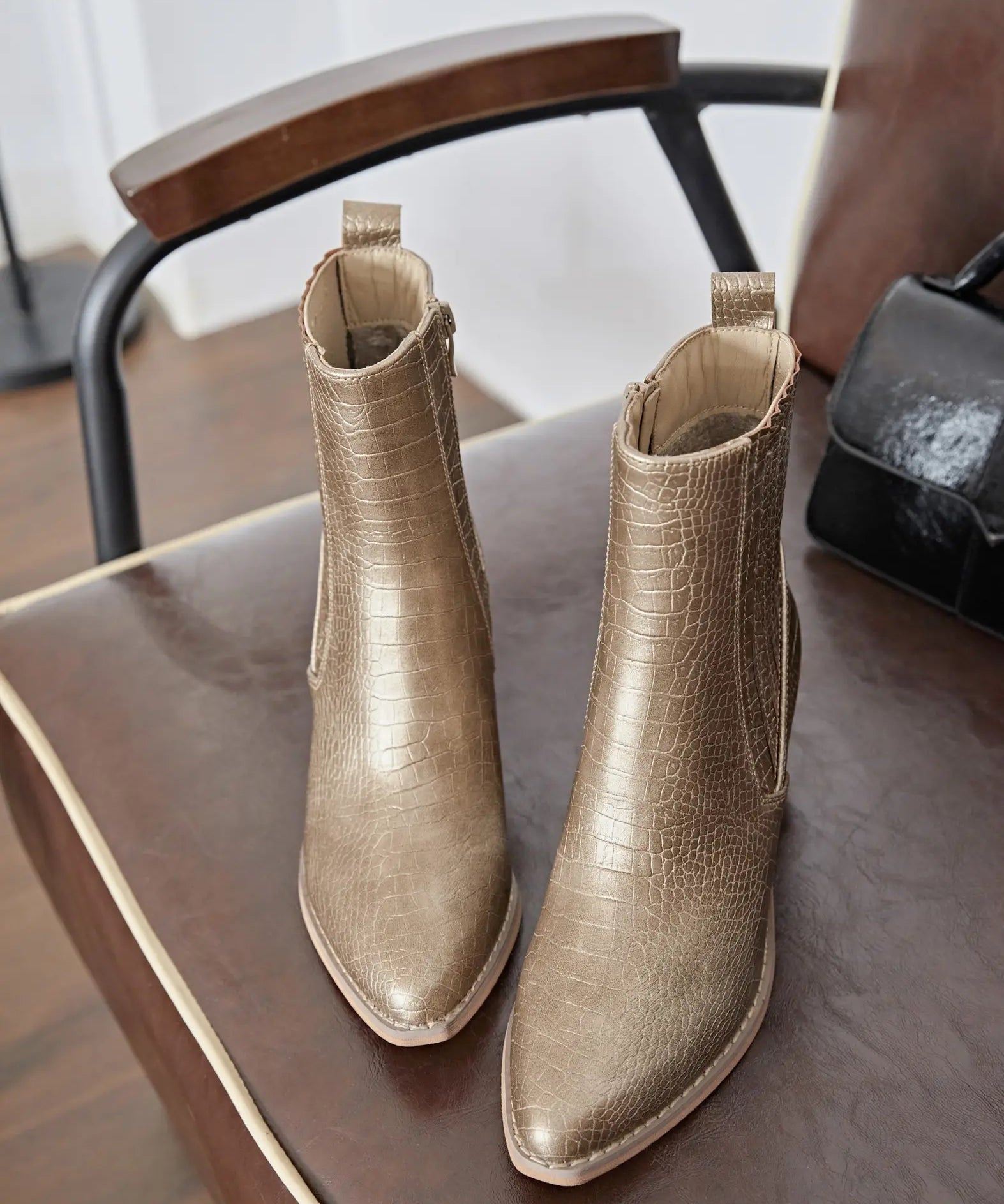 BOTTINES COWBOY BRONZE À TALON – EFFET CROC - Casualmode.fr