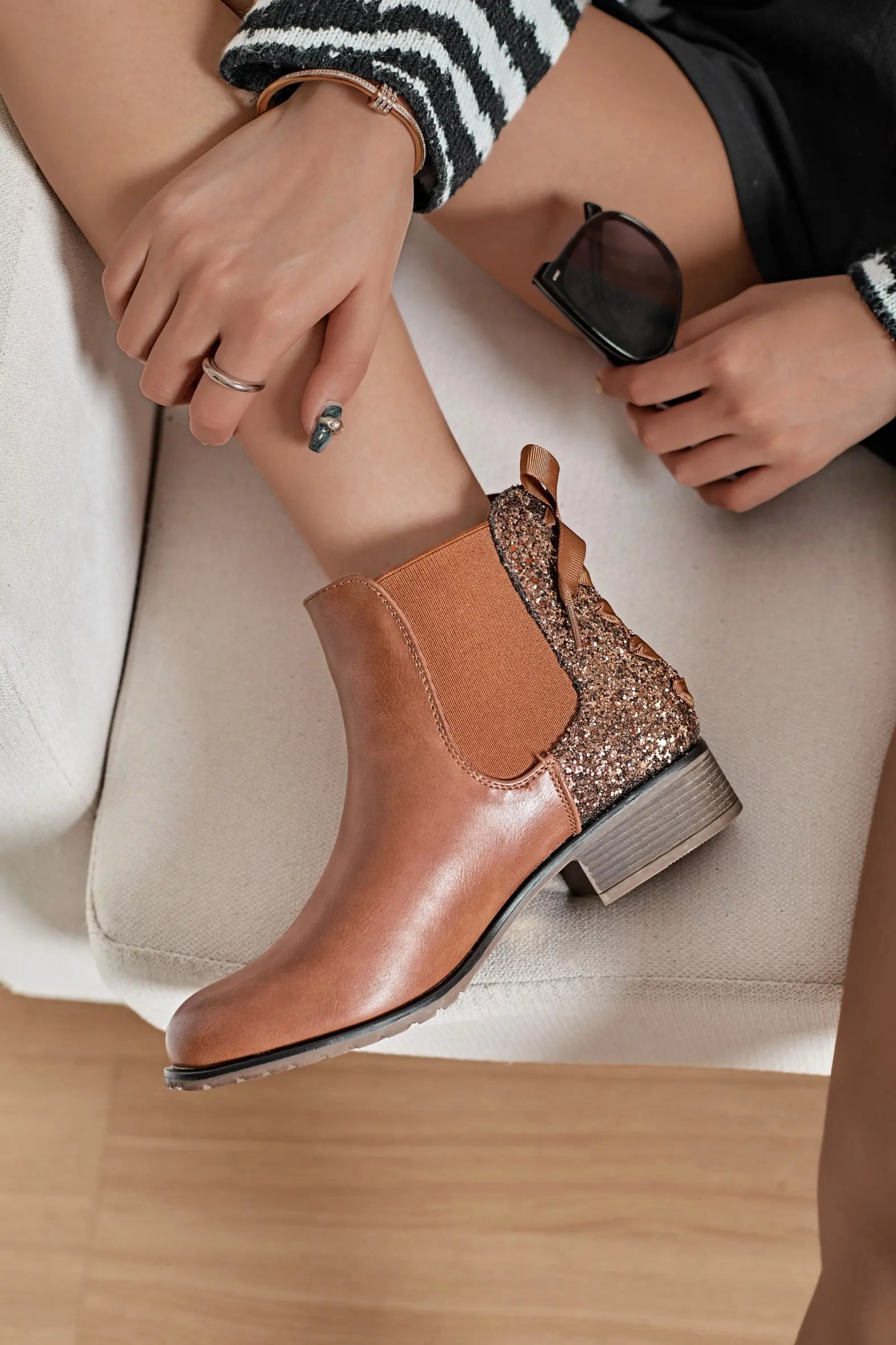BOTTINES CAMEL GLITTER – TENDANCE & CONFORT - Casualmode.fr