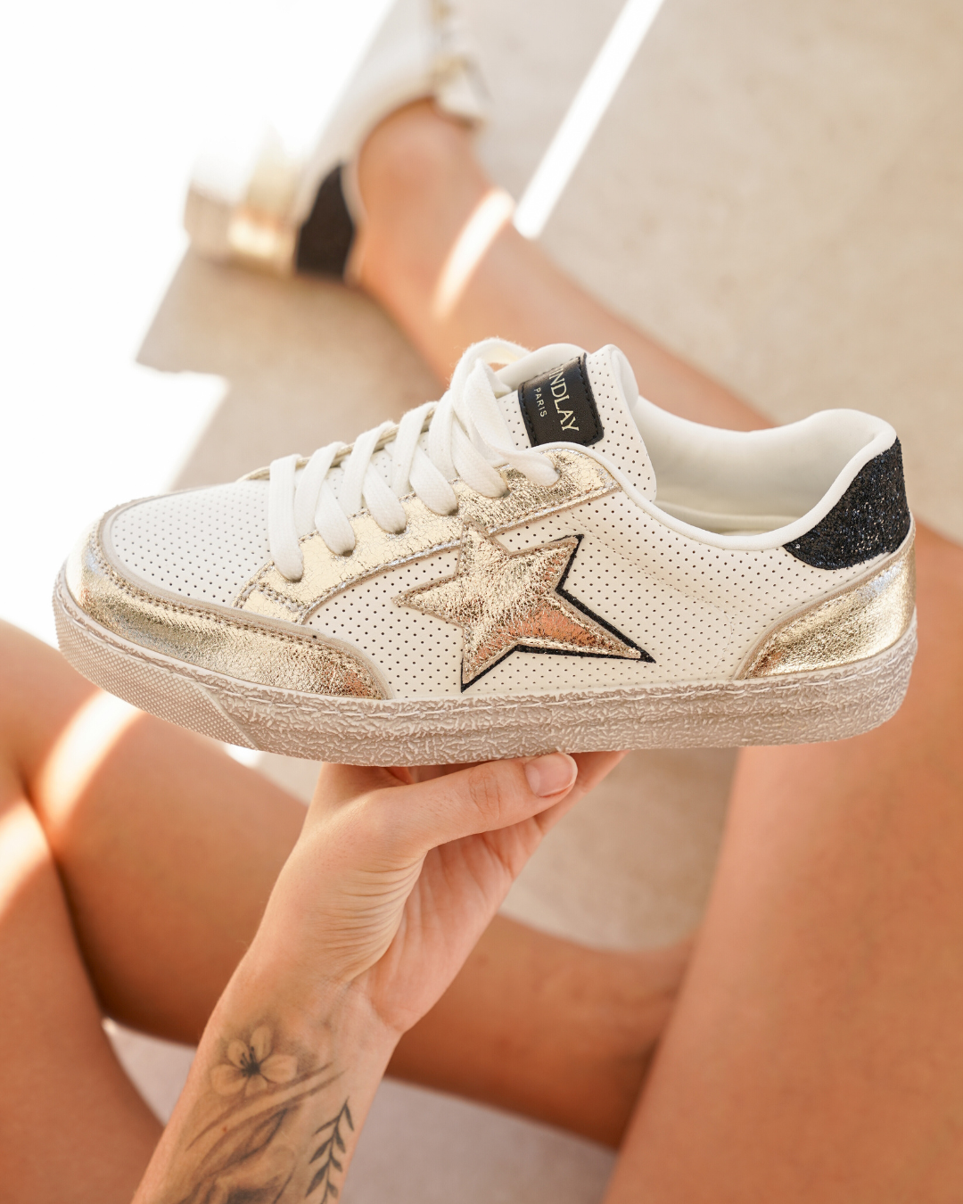 BASKETS FEMME BLANCHES ET DORÉES- ÉTOILE DORÉE - Casualmode.fr
