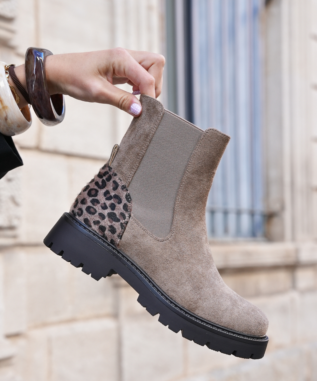 BOTTINES TAUPE AVEC DÉTAIL LÉOPARD – STYLE TENDANCE - Casualmode.fr