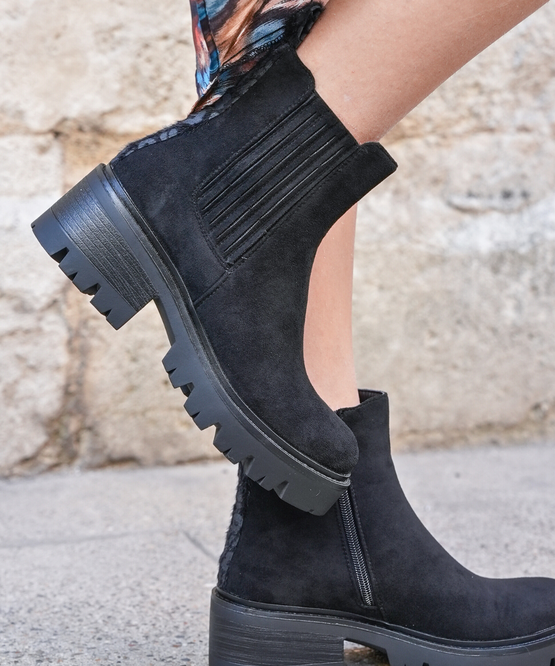 BOTTINES NOIRES EN SUÉDINE AVEC DOUBLURE FOURRÉE - Casualmode.fr