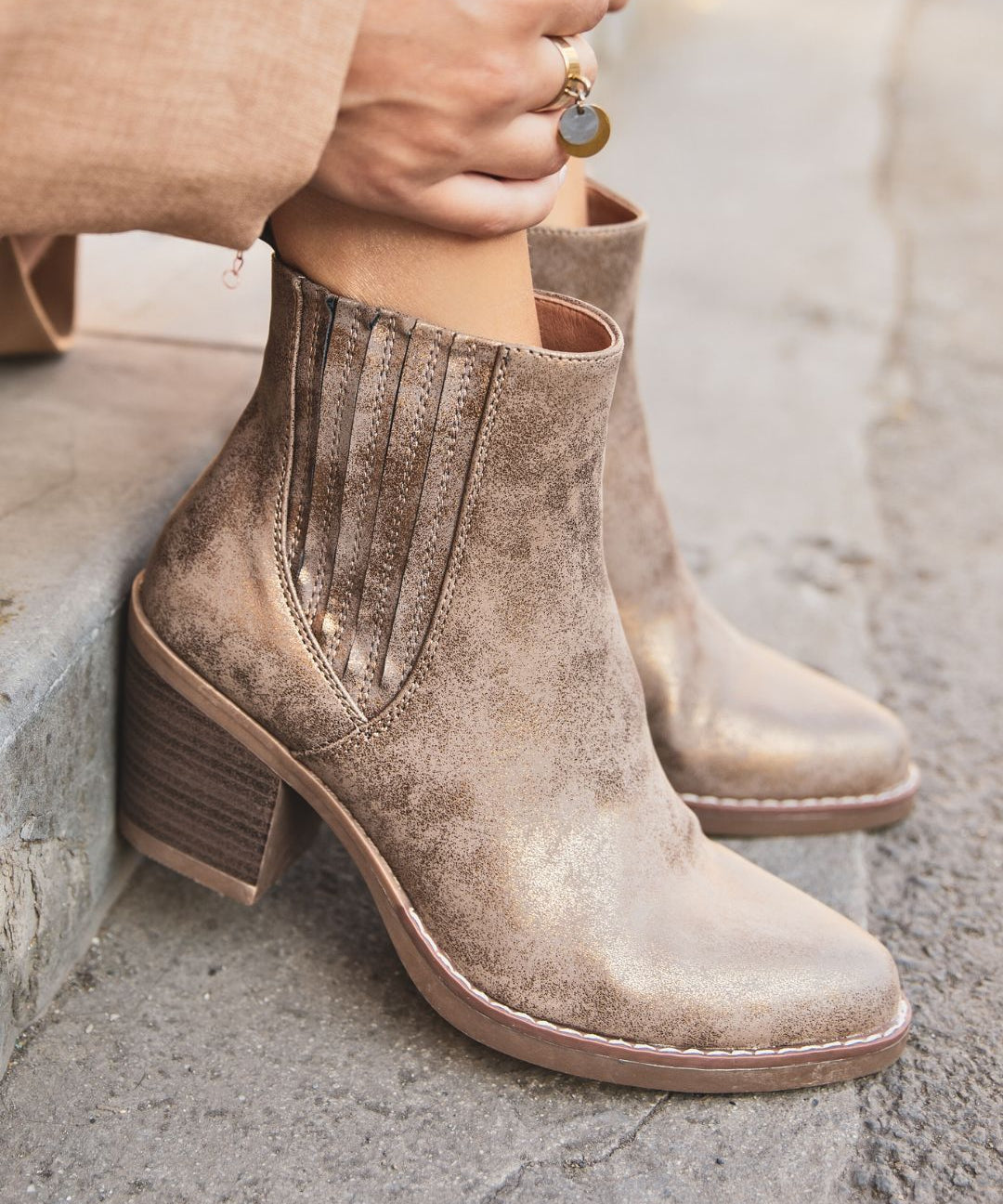 BOOTS FEMME À TALON BLOCS – STYLE WESTERN CHIC - Casualmode.fr