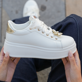 BASKETS FEMME BLANCHES PLATFORM À SEMELLE ÉPAISSE AVEC DÉTAILS DORÉS