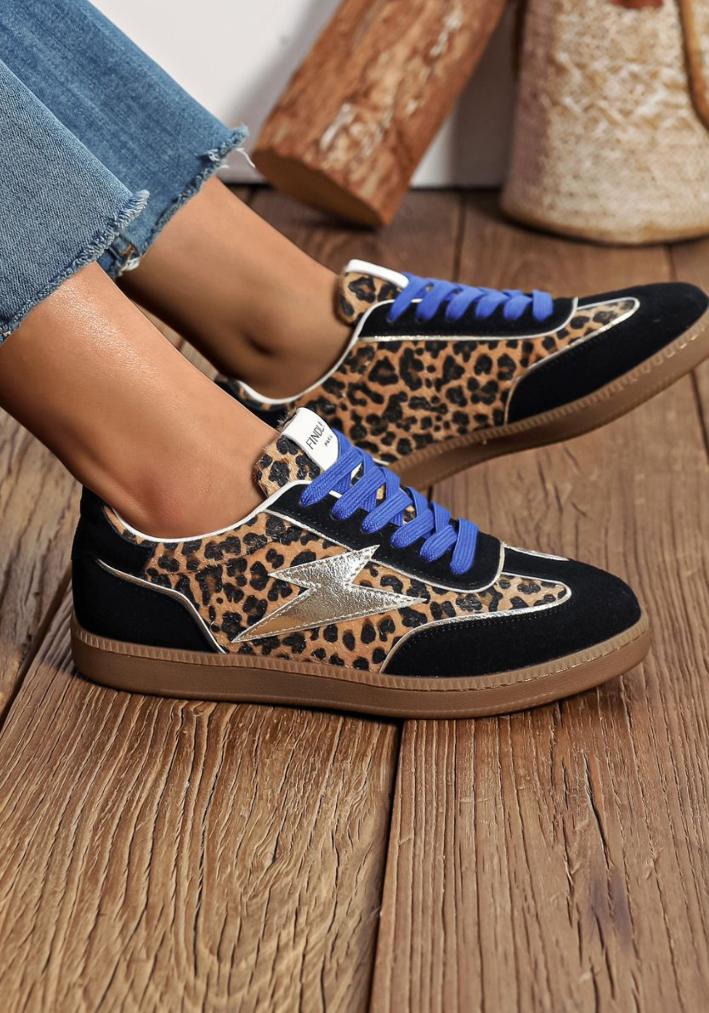 BASKET FEMME LÉOPARD NOIRE ÉTOILE ARGENTÉE À LACETS BLEUS - Casualmode.fr