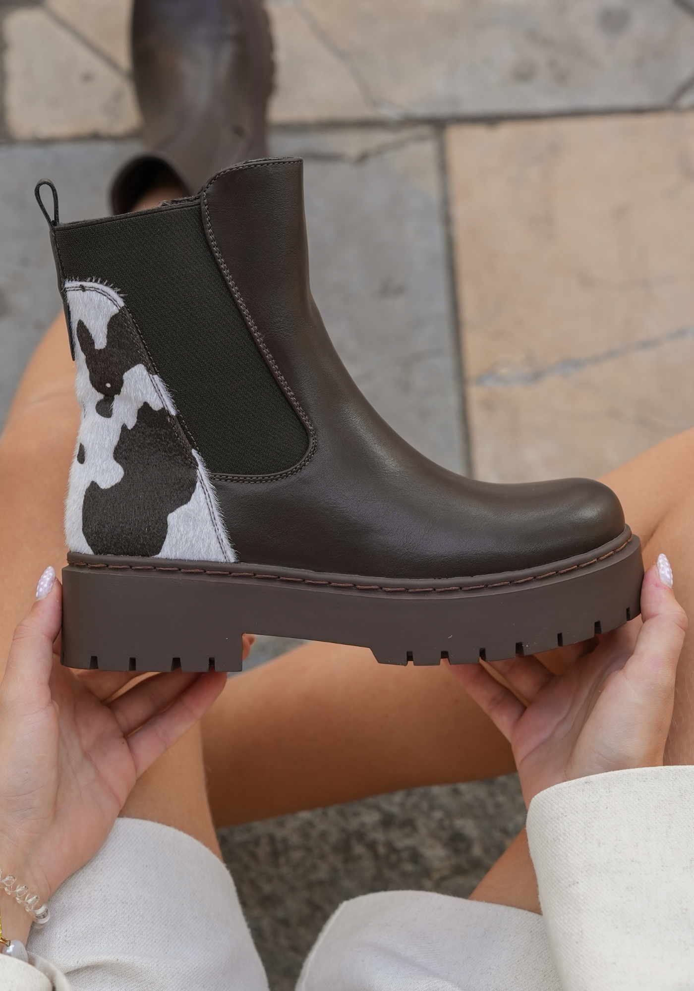 BOTTINES MARRON CHELSEA – ARRIÈRE MOTIF VACHE - Casualmode.fr