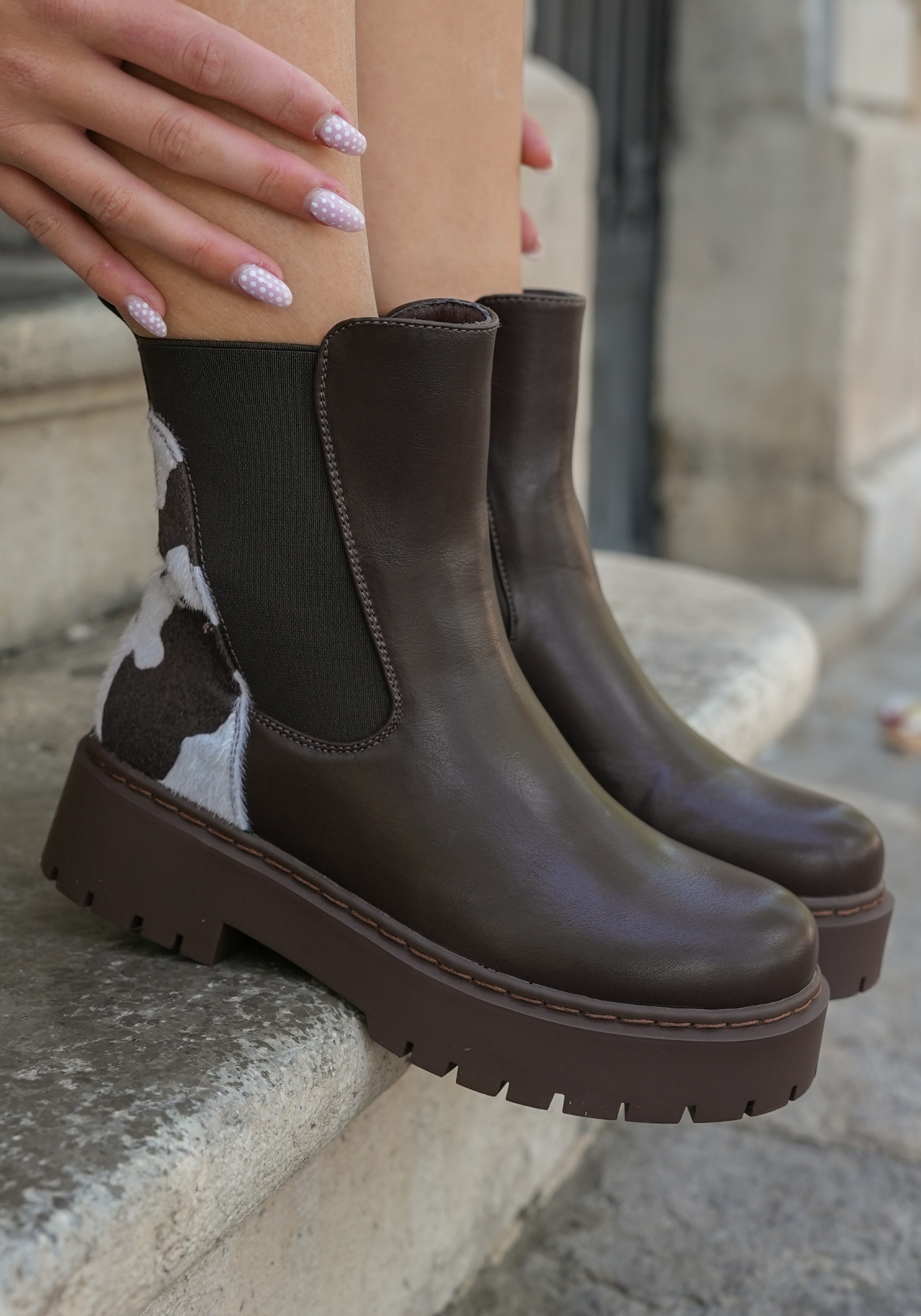 BOTTINES MARRON CHELSEA – ARRIÈRE MOTIF VACHE - Casualmode.fr
