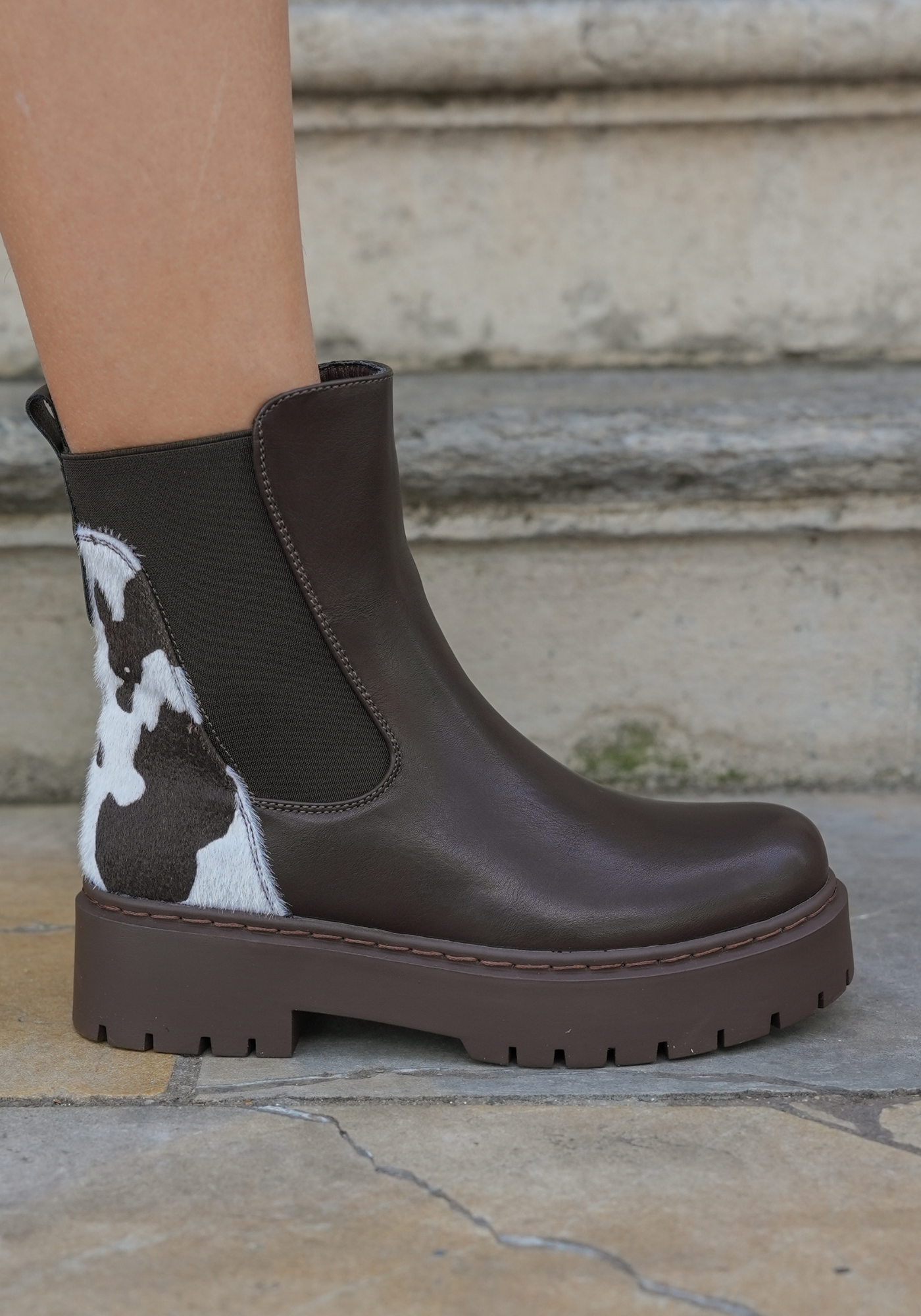 BOTTINES MARRON CHELSEA – ARRIÈRE MOTIF VACHE - Casualmode.fr