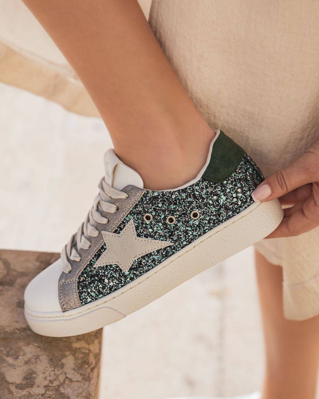 BASKETS PAILLETÉES VERT ET ARGENT AVEC ÉTOILE GRISE - Casualmode.fr