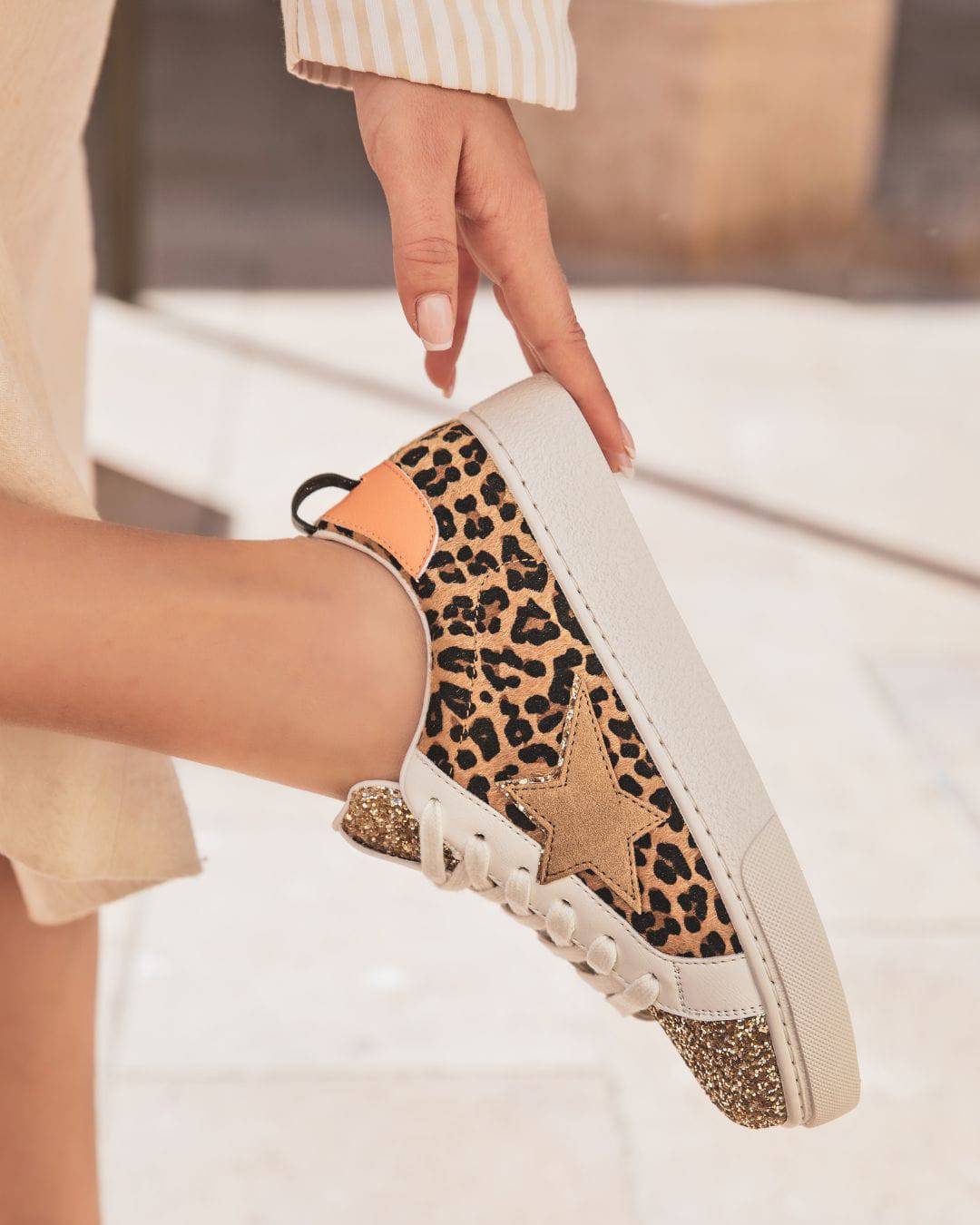 BASKETS LÉOPARD FEMME A PAILLETTES DORÉES - Casualmode.fr