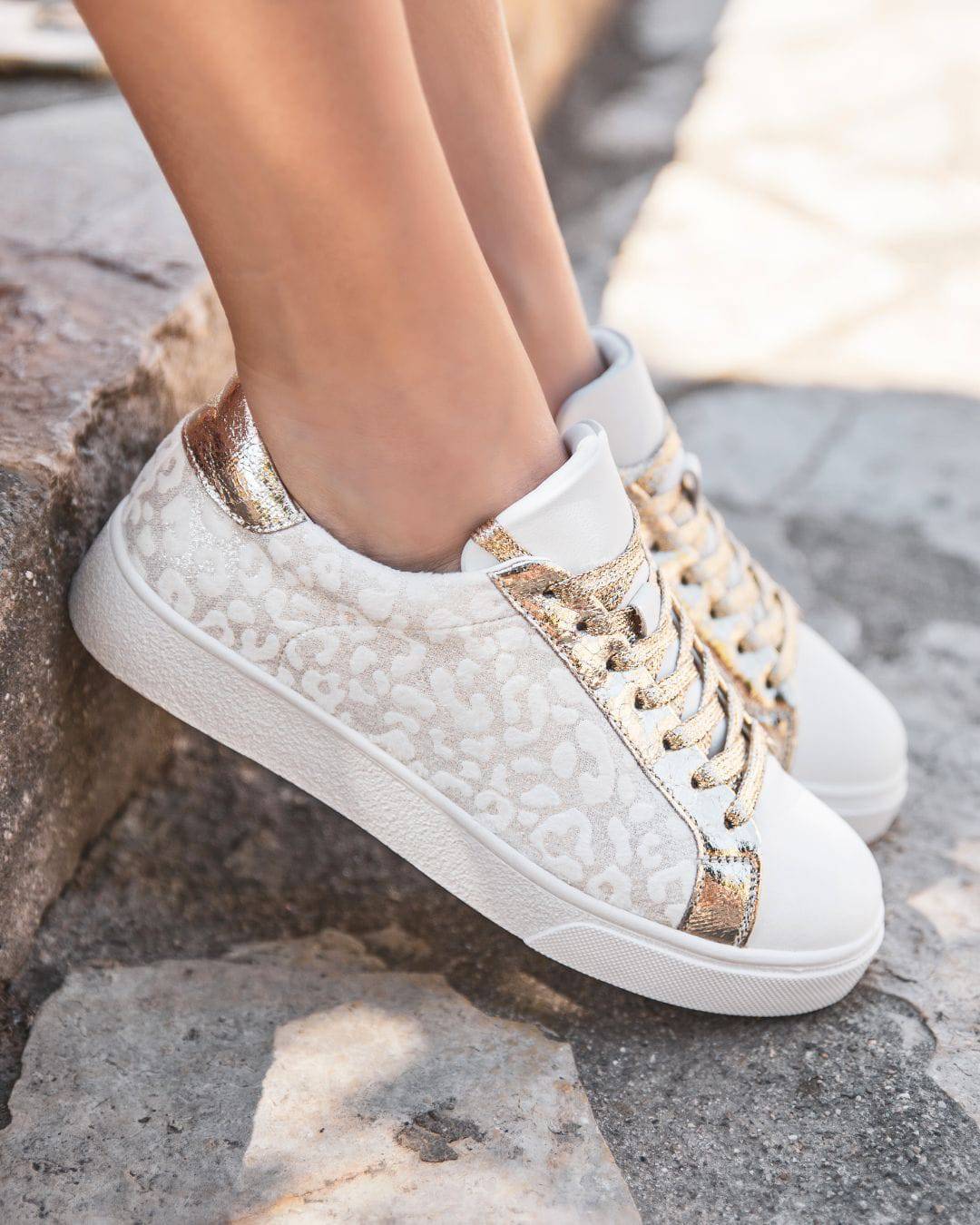 BASKETS FEMME BLANCHES À DÉTAILS DORÉS IMPRIMÉ LÉOPARD - Casualmode.fr