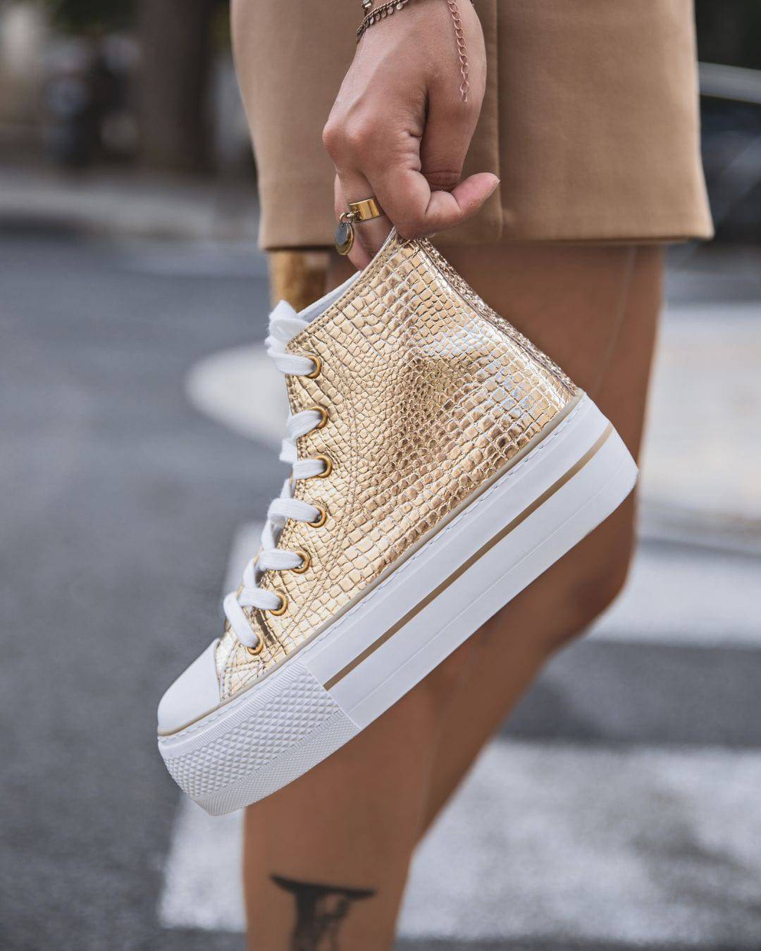BASKETS MONTANTES FEMME DORÉES EFFET CROCO SEMELLE ÉPAISSE - Casualmode.fr