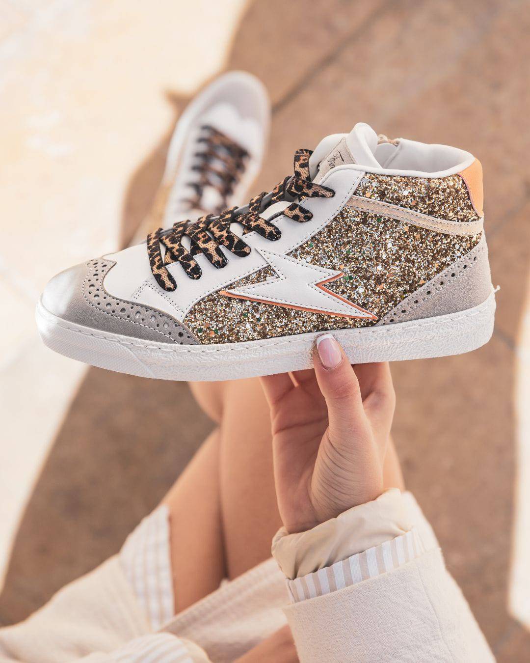 BASKETS MONTANTES FEMME PAILLETÉES OR LACETS LÉOPARD - Casualmode.fr