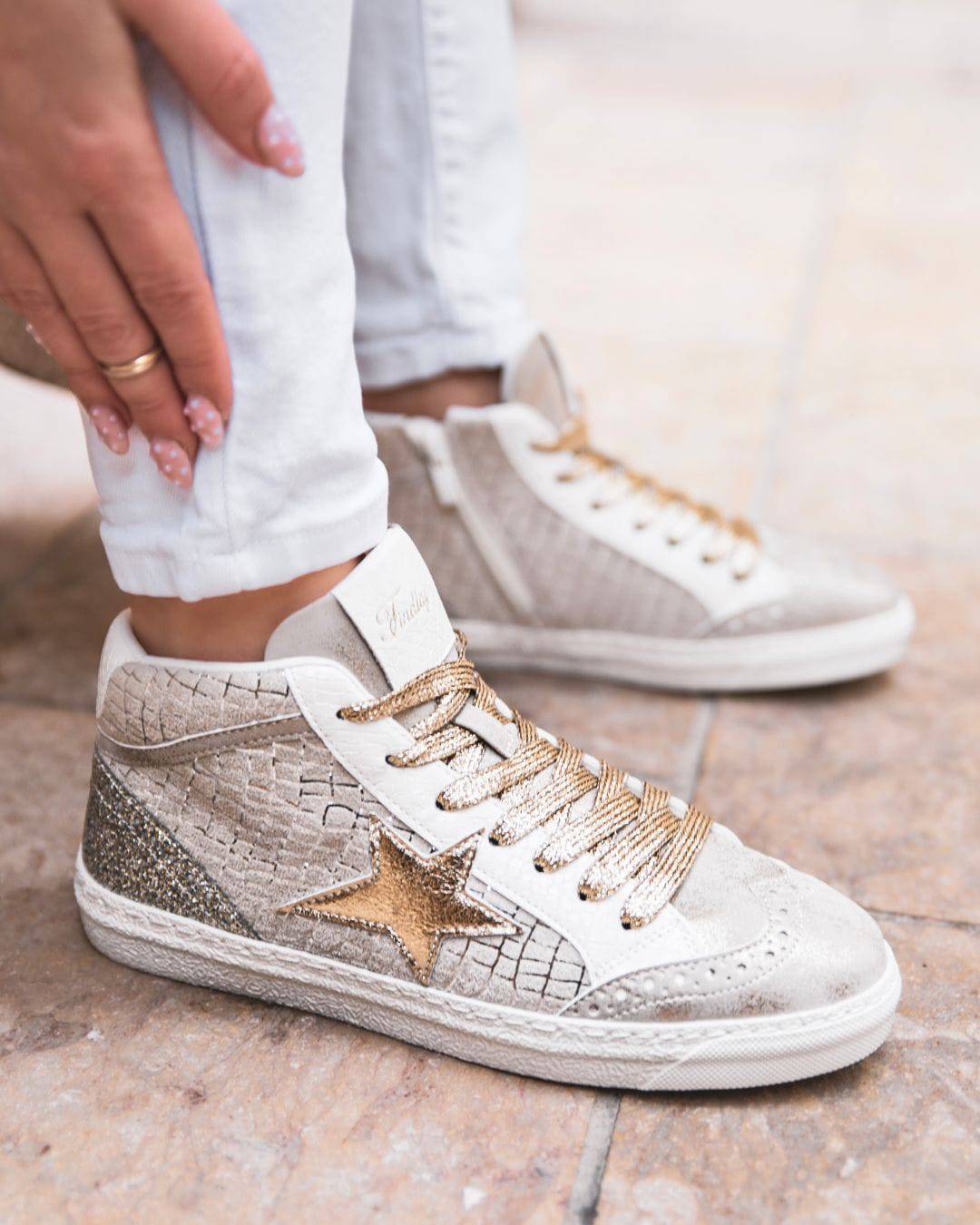 BASKETS MONTANTES FEMME BLANCHES ET DORÉES - Casualmode.fr