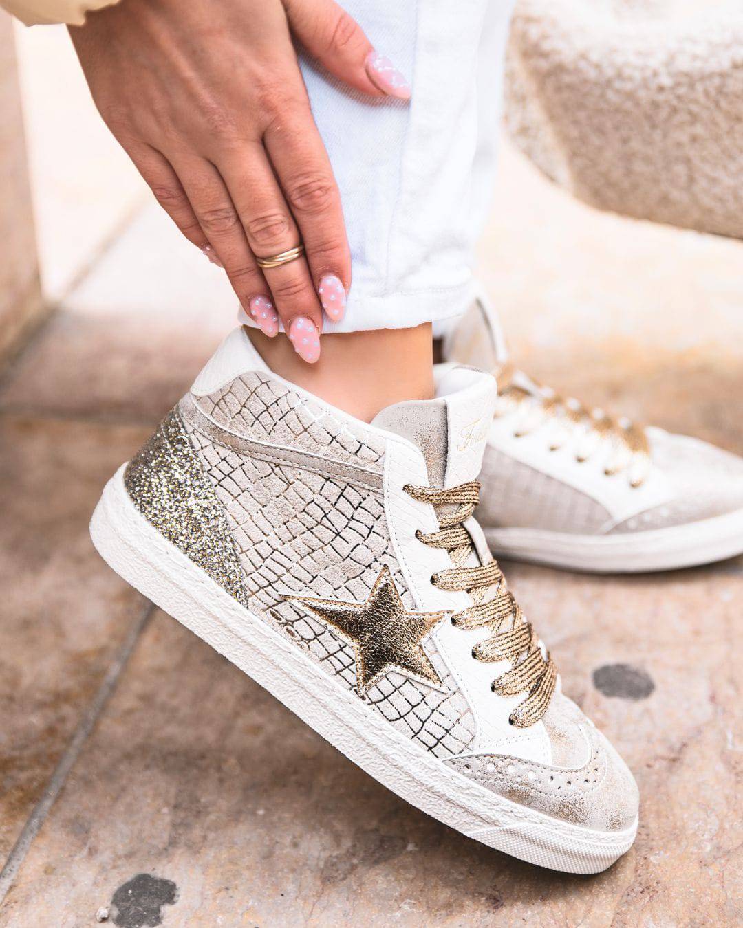 BASKETS MONTANTES FEMME BLANCHES ET DORÉES - Casualmode.fr