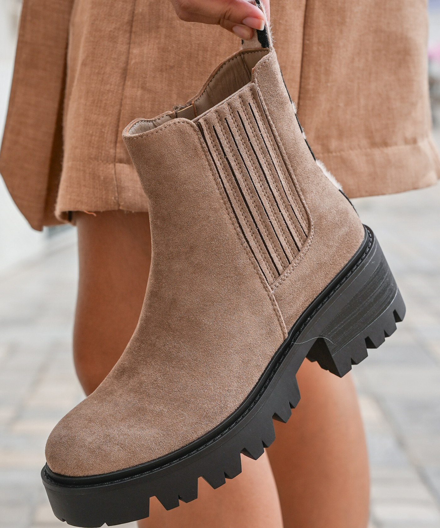 BOTTINES TAUPE À TALON ÉPAIS - Casualmode.fr