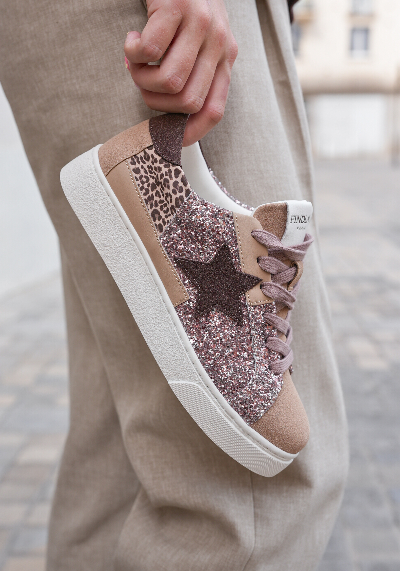 BASKETS ROSE PAILLETÉES AVEC ÉTOILE ET DÉTAIL LÉOPARD - Casualmode.fr