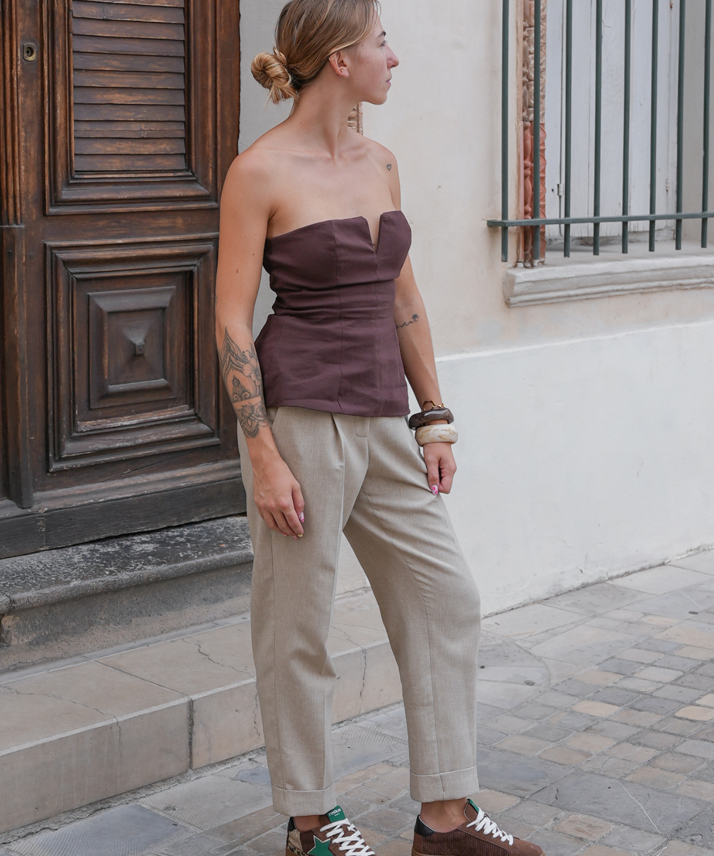 BASKETS MARRON AVEC ÉTOILE VERTE ET DÉTAILS ANIMALIER - Casualmode.fr
