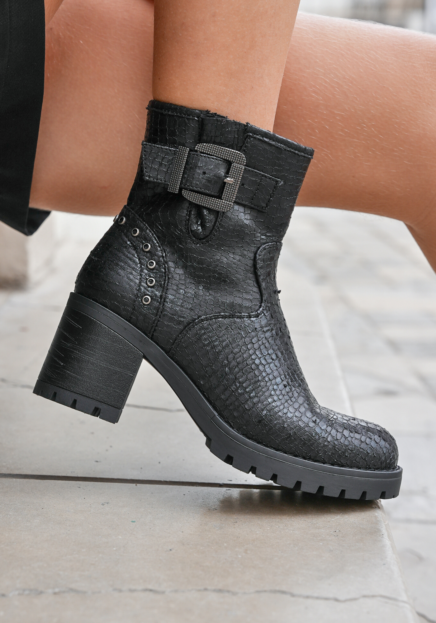 BOTTINES NOIRES EFFET CROCODILE - Casualmode.fr