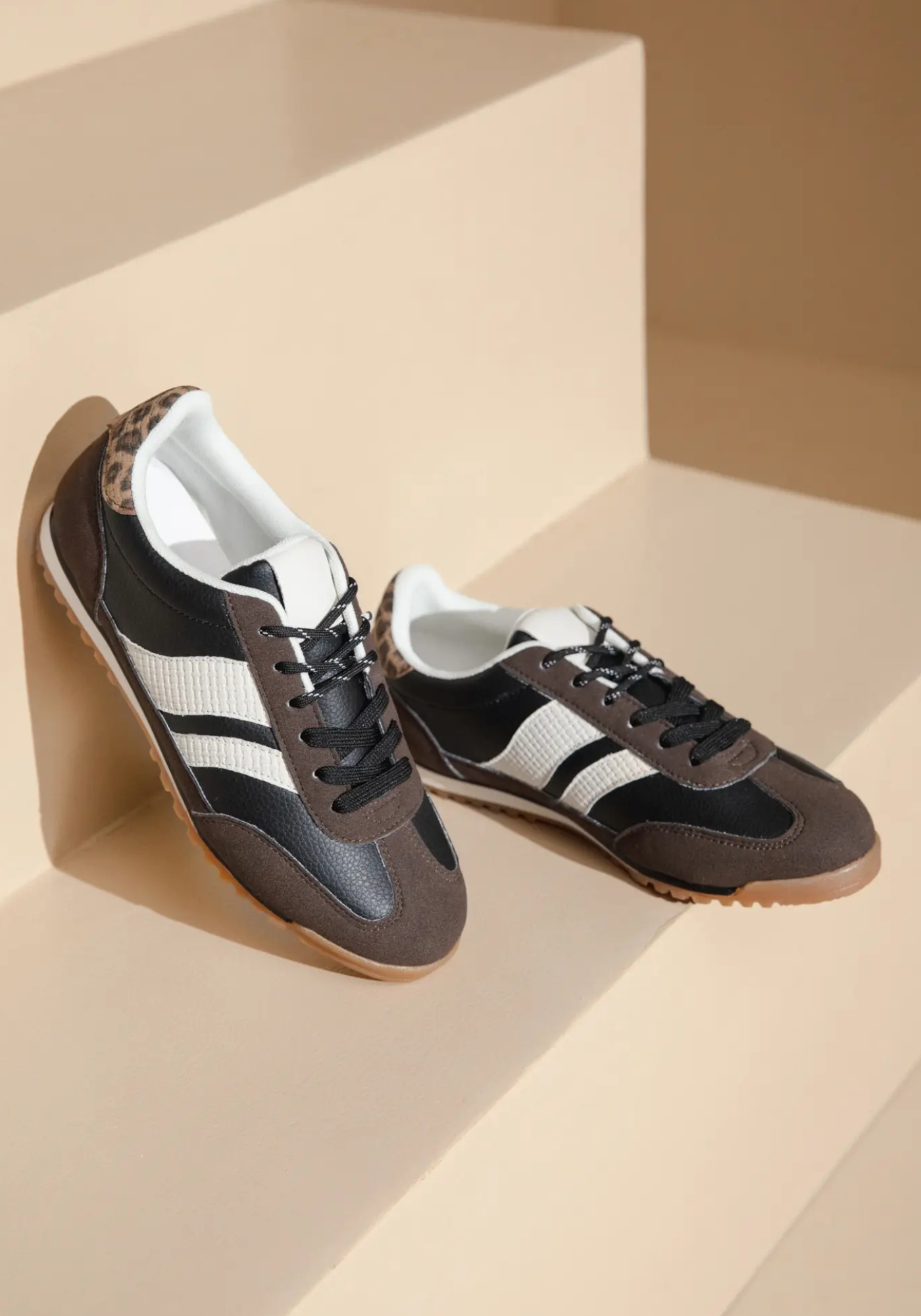 BASKETS FEMME MARRON ET NOIR A LACETS - Casualmode.fr
