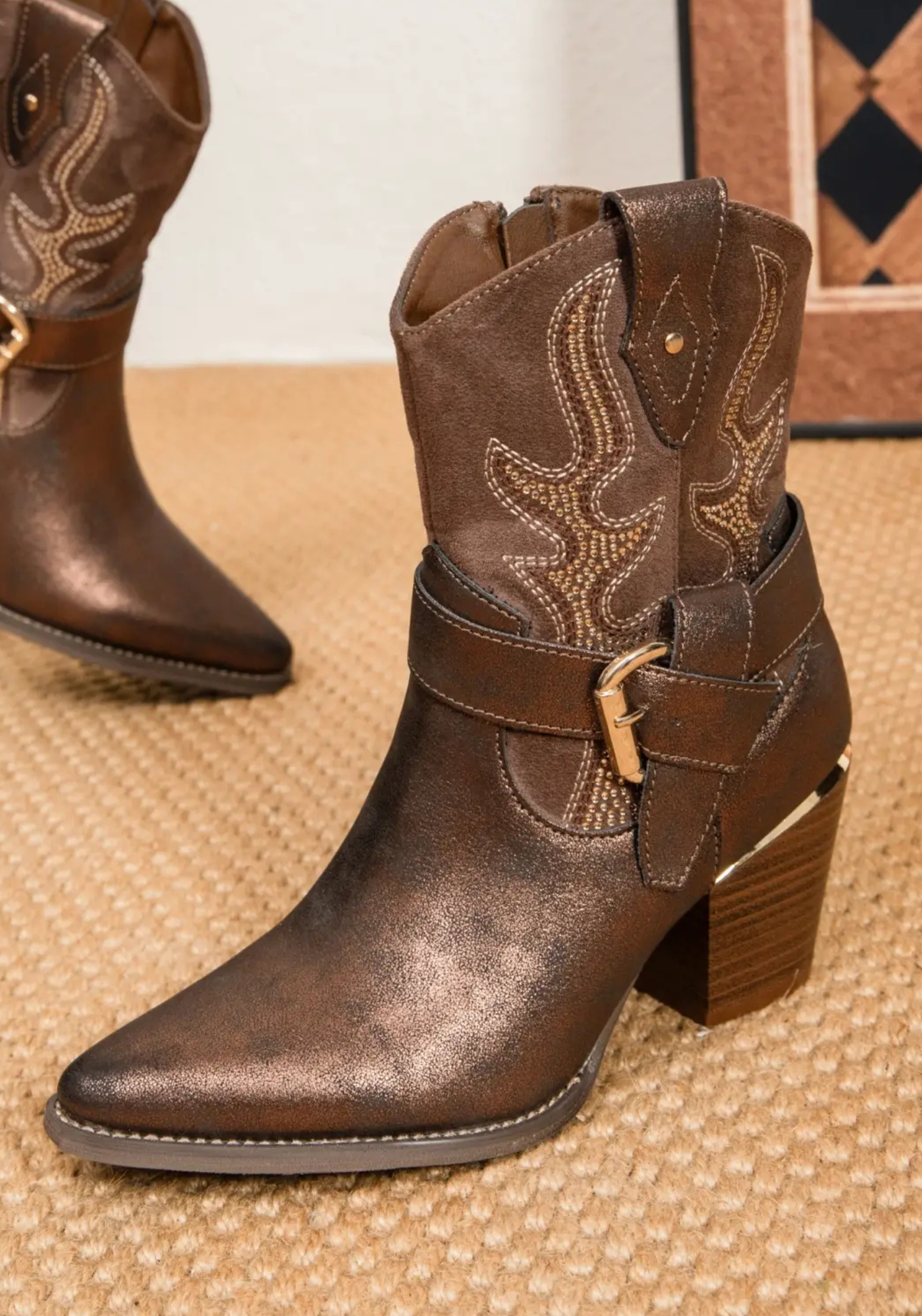 BOTTINES COWBOY COURTES MARRON – STYLE WESTERN - Casualmode.fr