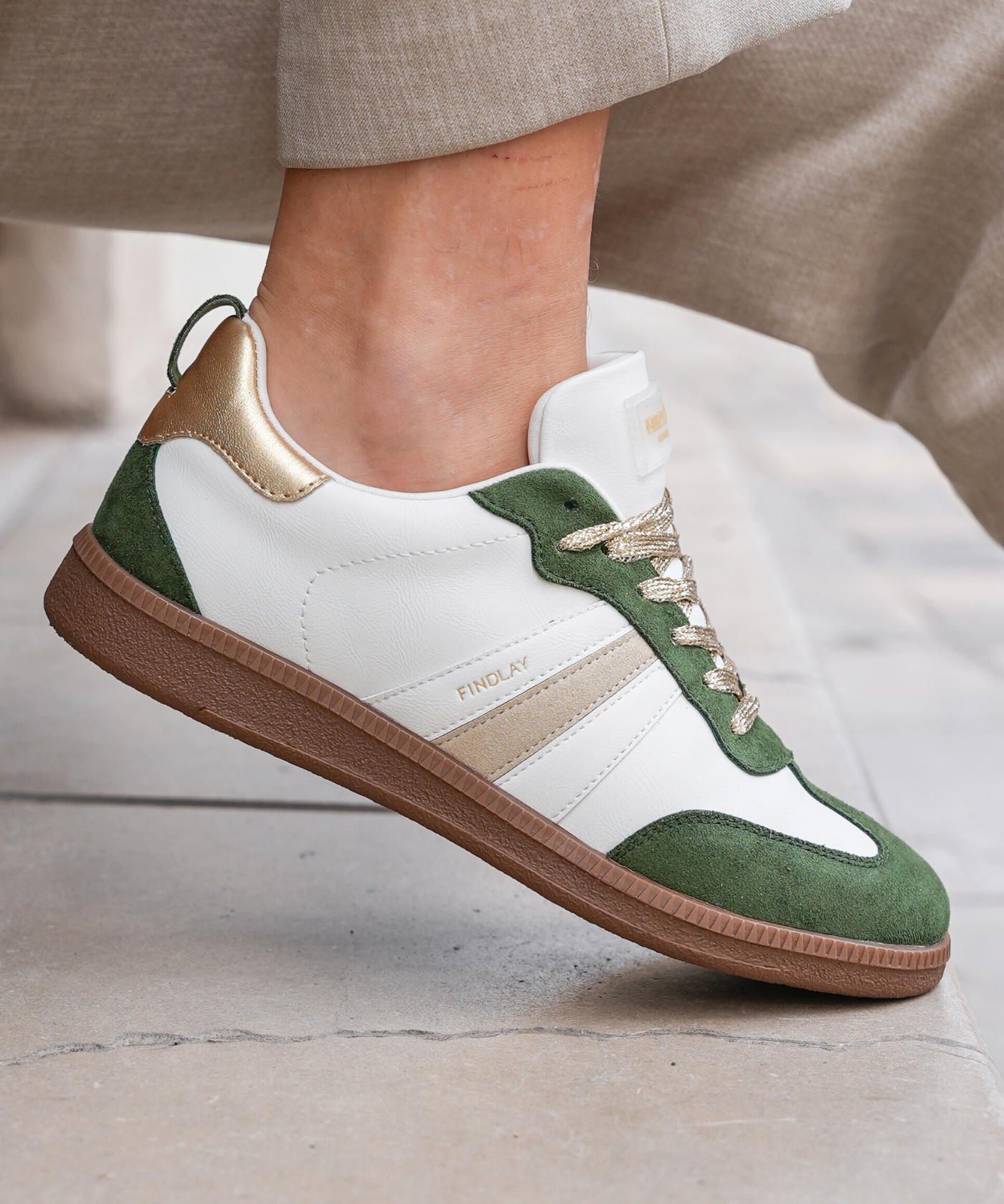 BASKETS BLANCHES ET VERTES FEMME AU STYLE RÉTRO CHIC - Casualmode.fr