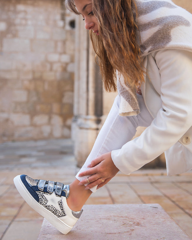 BASKETS FEMME ARGENTÉES ET BLEUES IMPRIMÉ LÉOPARD - Casualmode.fr