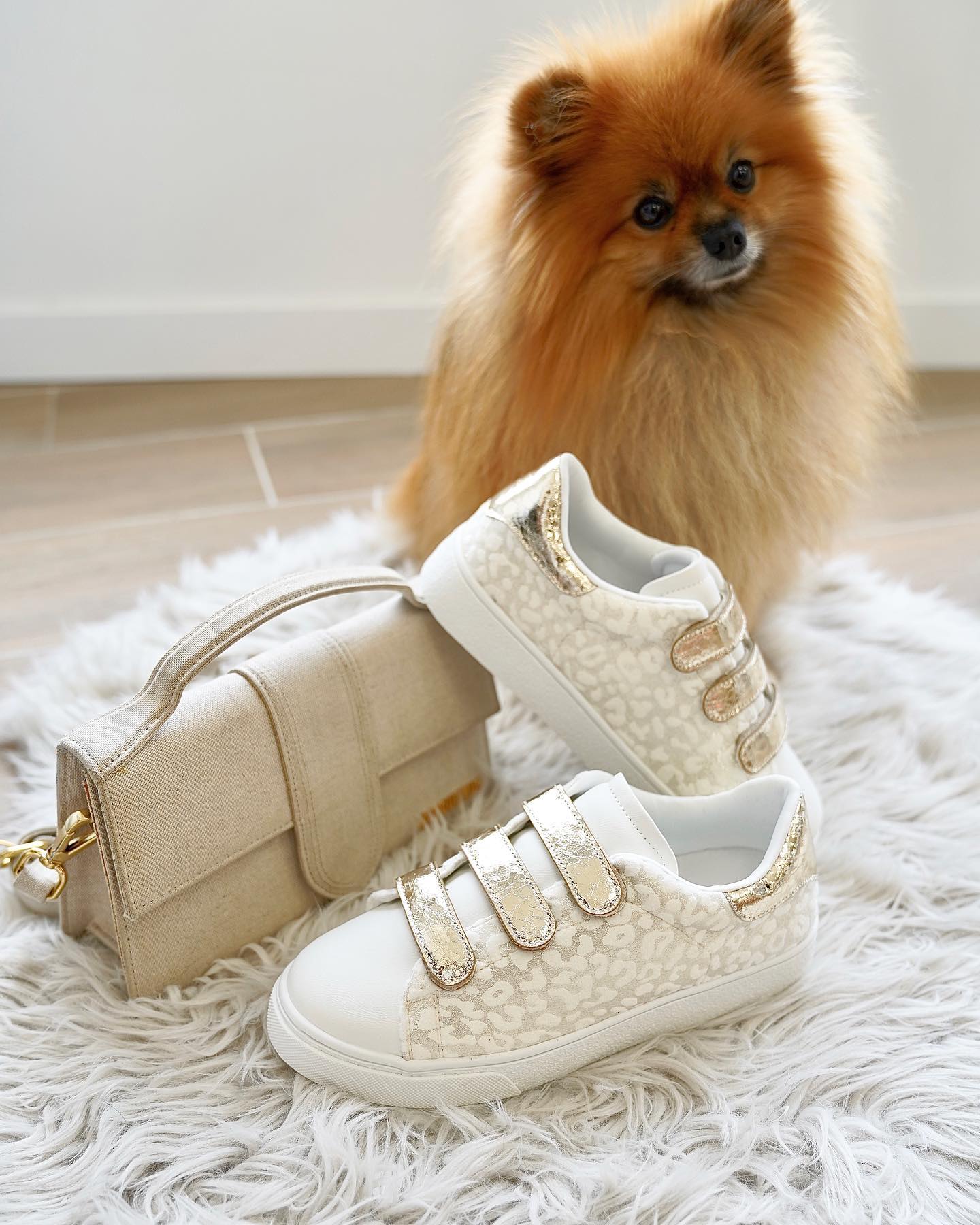 BASKETS FEMME BLANCHES SCRATCHS DORÉS - Casualmode.fr
