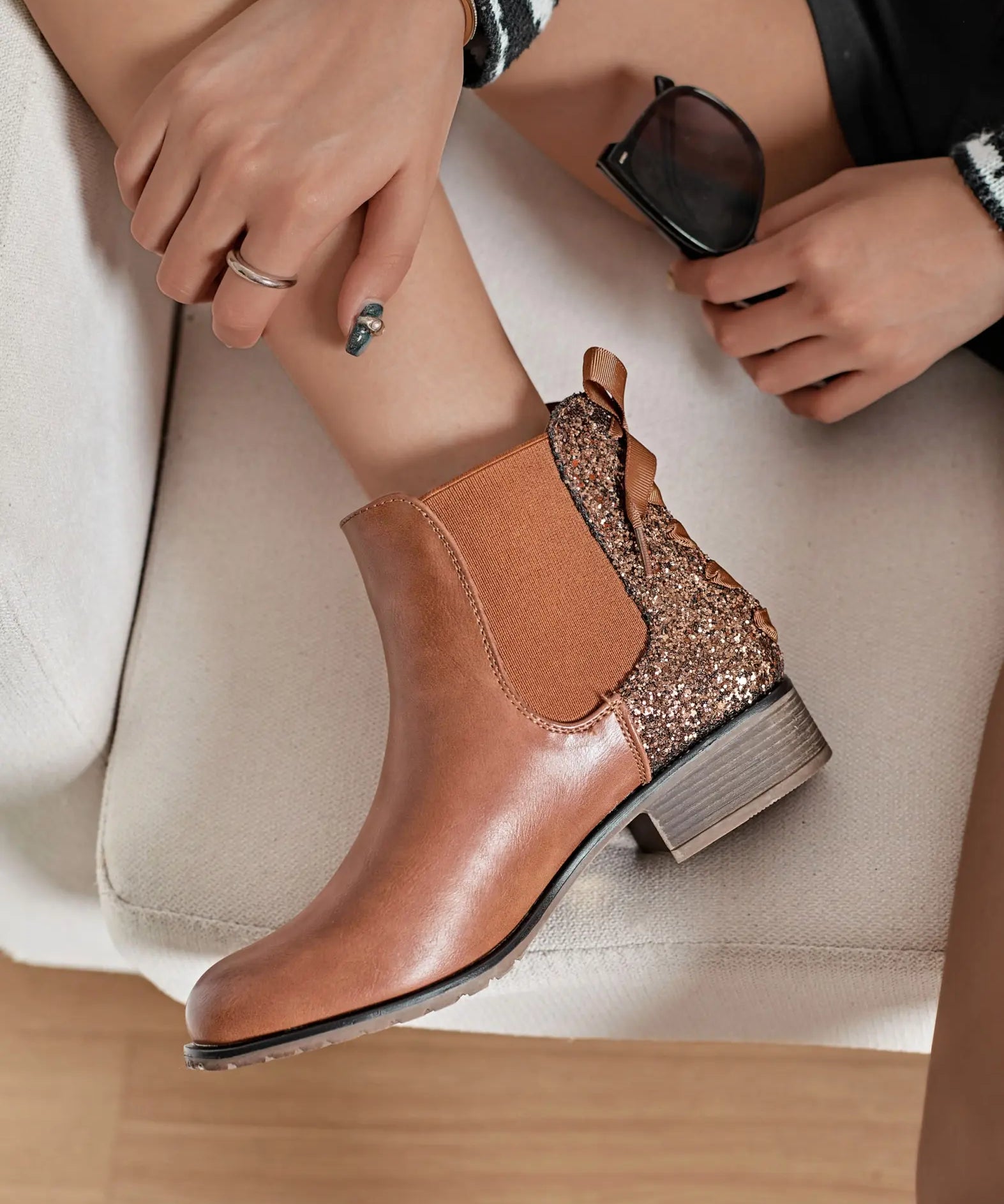 BOTTINES CAMEL GLITTER – TENDANCE & CONFORT - Casualmode.fr