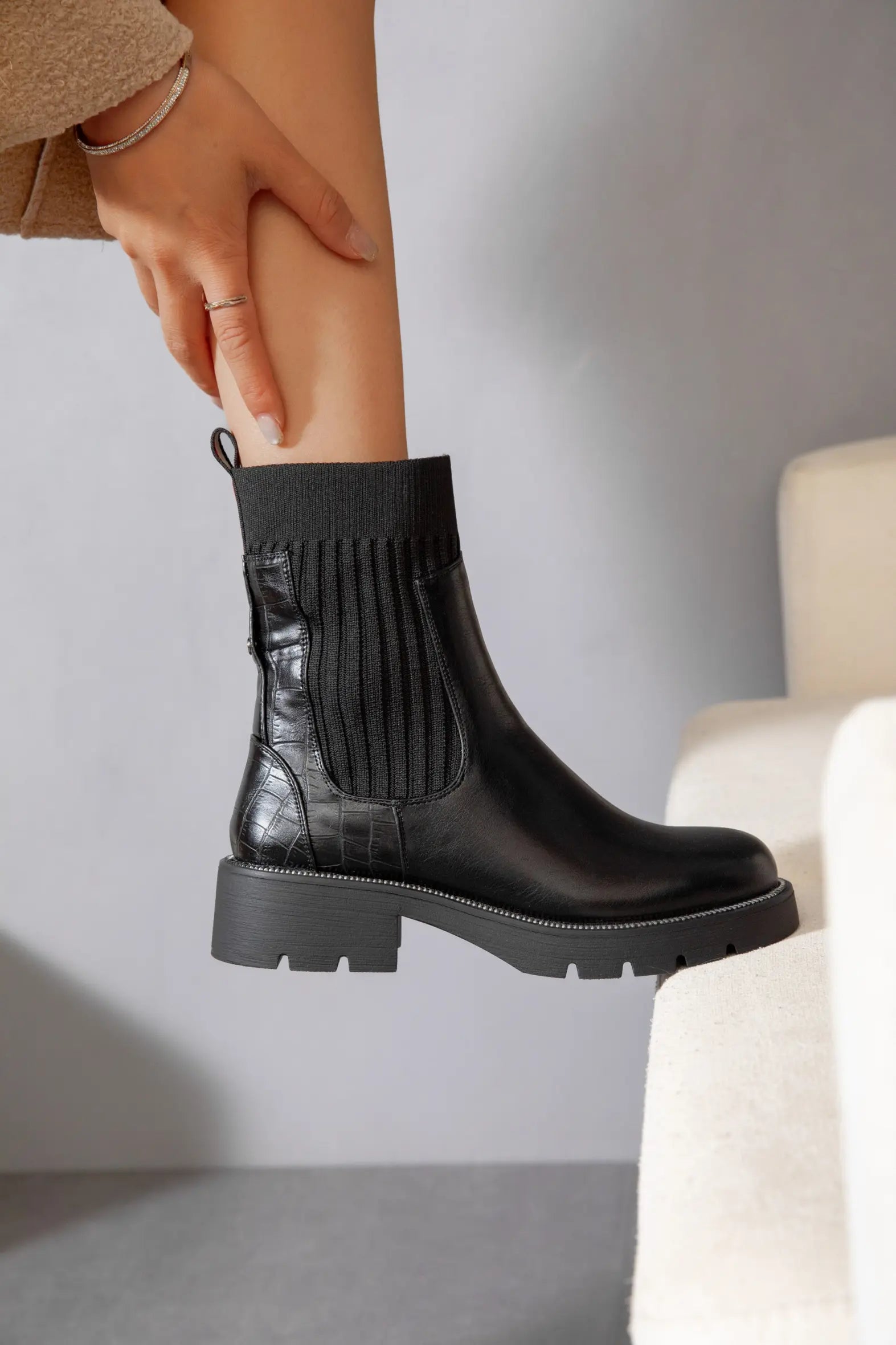 BOTTINES NOIRES FEMME STYLE CHELSEA AVEC TIGE ÉLASTIQUE - Casualmode.fr