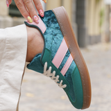 BASKETS VERTES ET ROSES A LACETS