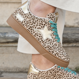 BASKETS LÉOPARD FEMME AVEC ÉTOILE ARGENT ET LACETS TURQUOISE
