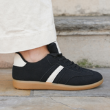 SNEAKERS NOIRES À BANDE BLANCHE STYLE RETRO