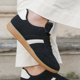 SNEAKERS NOIRES À BANDE BLANCHE STYLE RETRO
