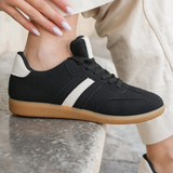 SNEAKERS NOIRES À BANDE BLANCHE STYLE RETRO