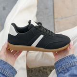 SNEAKERS NOIRES À BANDE BLANCHE STYLE RETRO