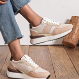 BASKETS FEMME BEIGE ET BLANCHE COMPENSÉES - STYLE CASUAL CHIC