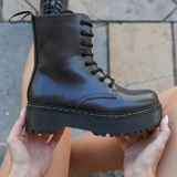 BOTTINES NOIRES FEMME À PLATEFORME ET LACETS STYLE COMBAT