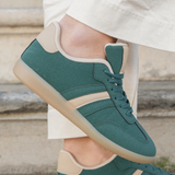 SNEAKERS VERTES À BANDE BEIGE STYLE RETRO