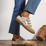 BASKETS BEIGE AVEC ÉTOILE ARGENTÉE ET SCRATCHS