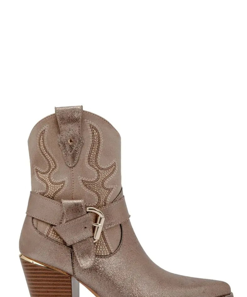 BOTTINES COWBOY COURTES DORÉES – STYLE WESTERN CHIC - Casualmode.fr