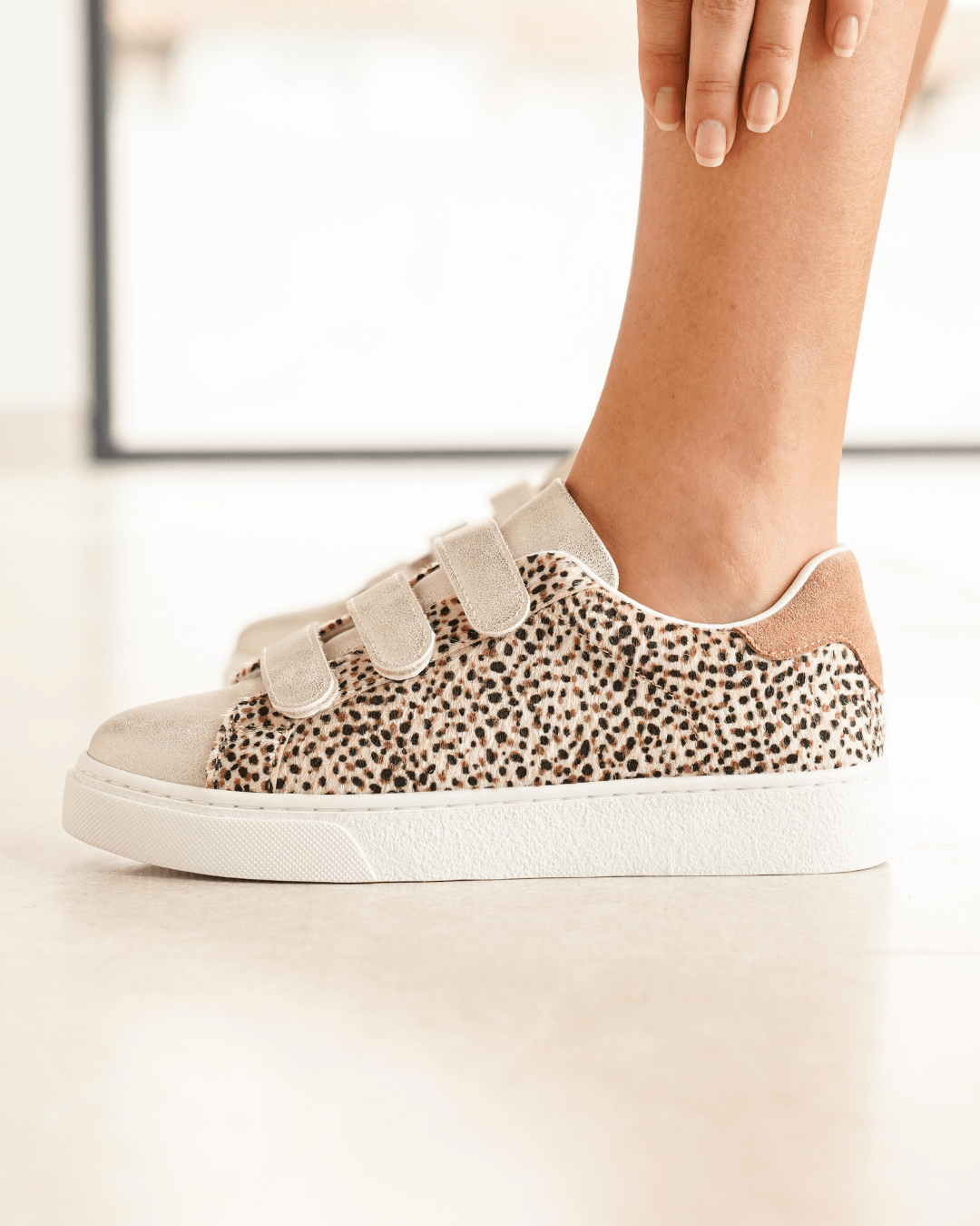 Basket femme léopard à scratch - Pamela - Casualmode.fr