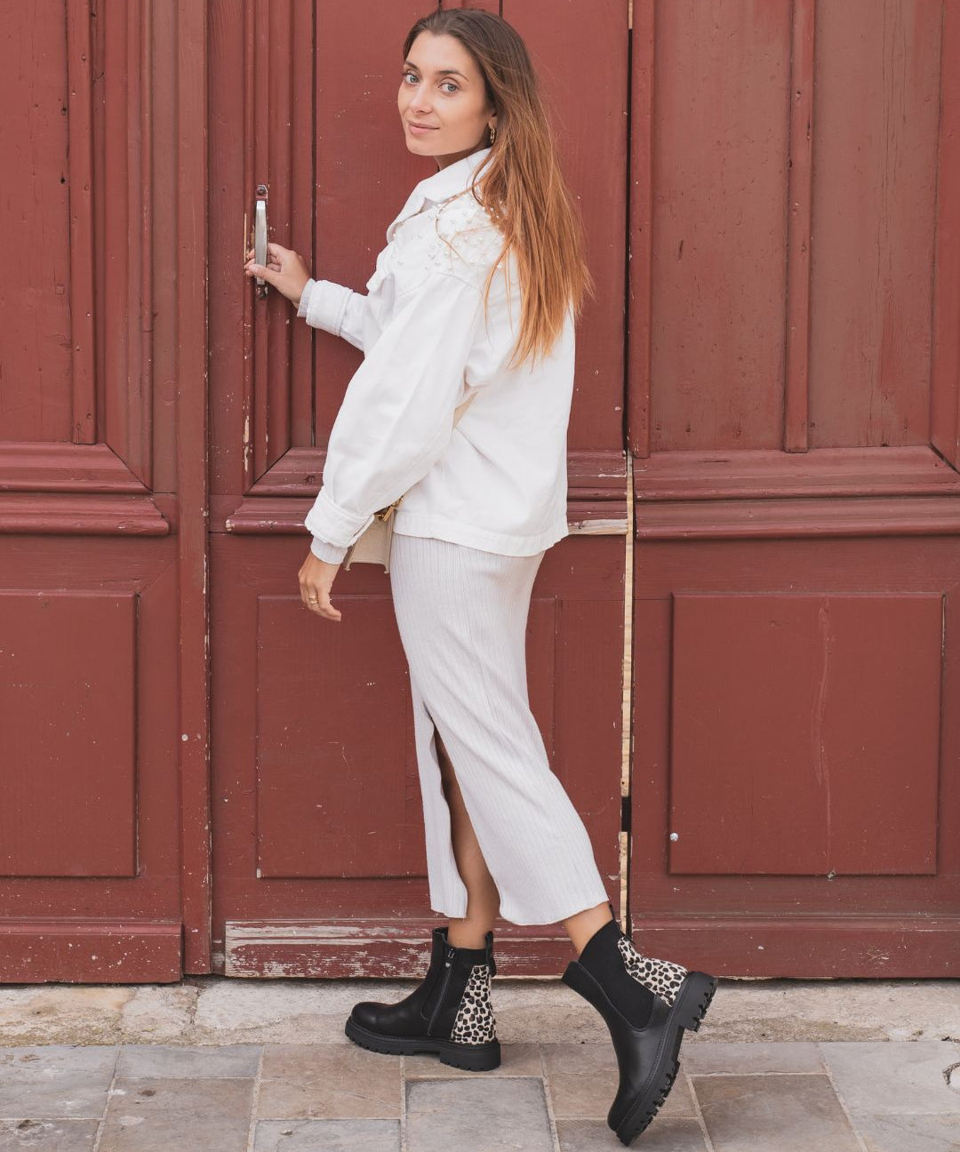 BOTTINES CHELSEA NOIRES – DÉTAIL LÉOPARD SAUVAGE - Casualmode.fr