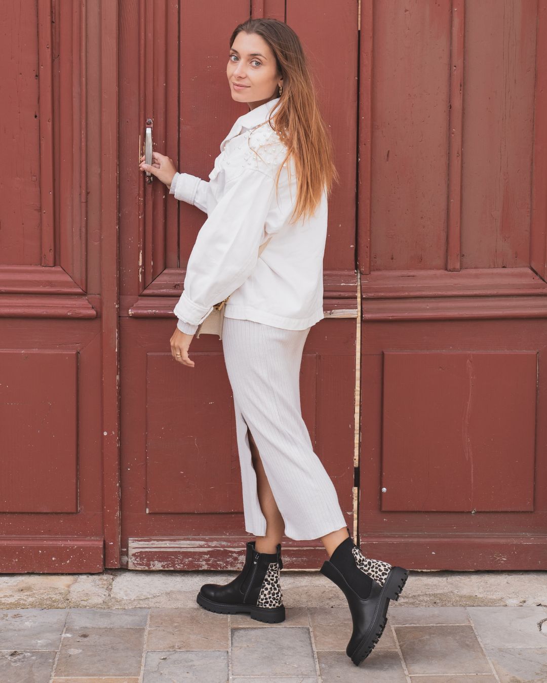 BOTTINES CHELSEA NOIRES – DÉTAIL LÉOPARD SAUVAGE - Casualmode.fr