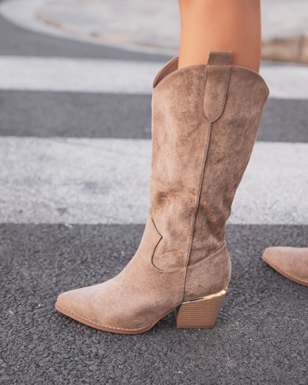 BOTTES HAUTES TAUPE À TALON BLOC - Casualmode.fr