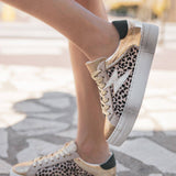 Basket femme léopard et dorée à lacets - Chrysta - Casualmode.fr