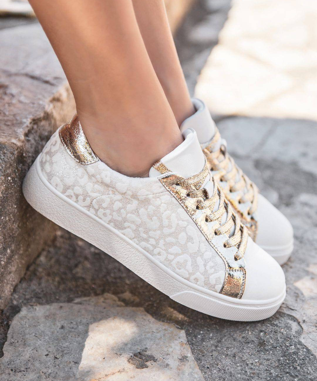Basket femme blanche et dorée léopard à lacets - Eliana - Casualmode.fr