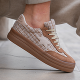 BASKETS BEIGE ET BLANCHE À ÉTOILE