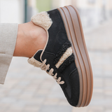 BASKETS PLATEFORME NOIRES ET BEIGE AVEC DÉTAILS FOURRURE