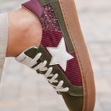 BASKETS VERTES ET BORDEAUX À ÉTOILE BLANCHE