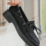 MOCASSINS NOIRS AVEC LACETS – STYLE INTEMPOREL